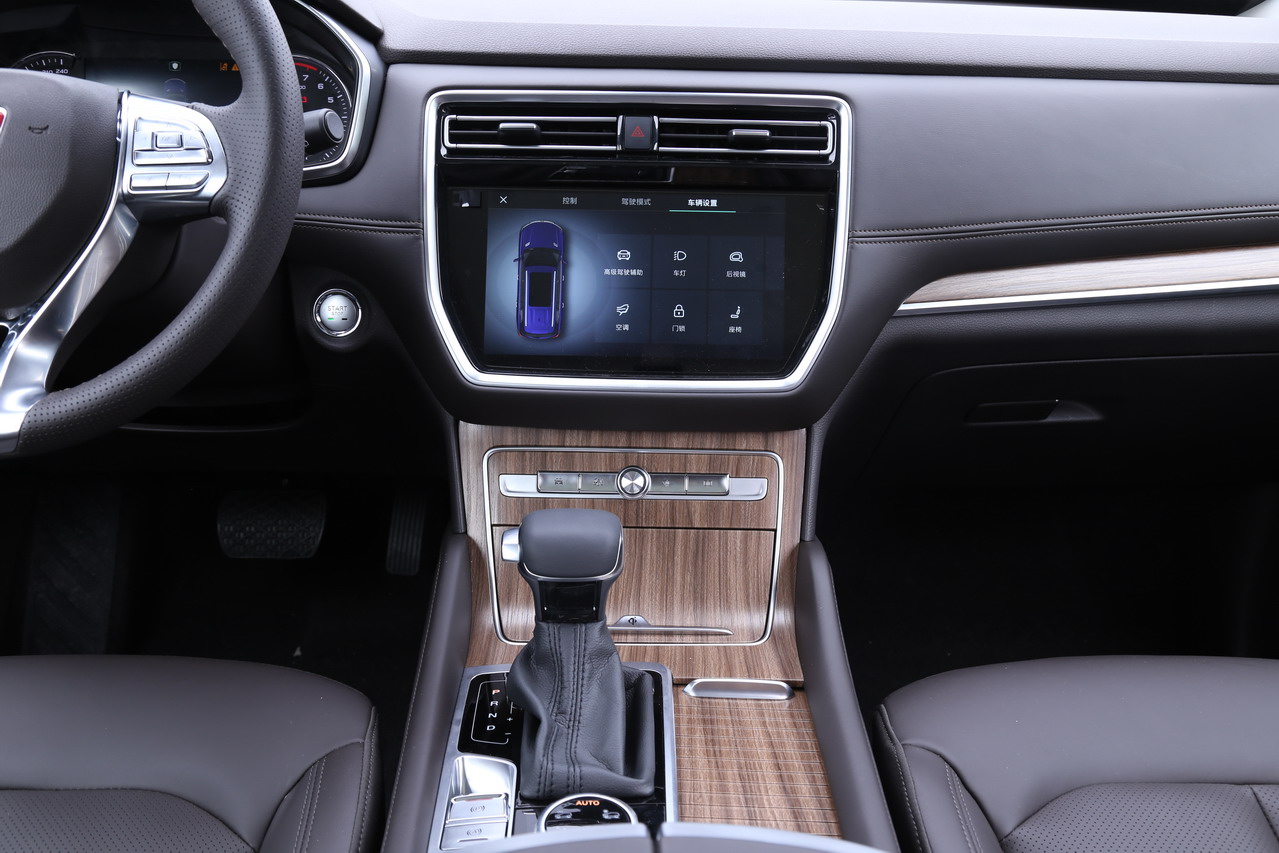 2018款荣威RX8 2.0T自动智联网四驱至尊版