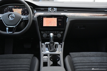 2018款迈腾2.0T自动380TSI DSG尊贵型