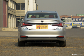 2018款雷克萨斯ES 2.5L自动260 F SPORT