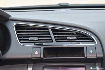 2018款标致3008 2.0L自动经典版