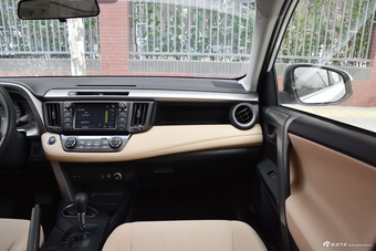 2018款RAV4荣放 2.0L自动两驱风尚X版