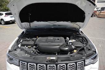 2017款大切诺基3.6L自动Summit