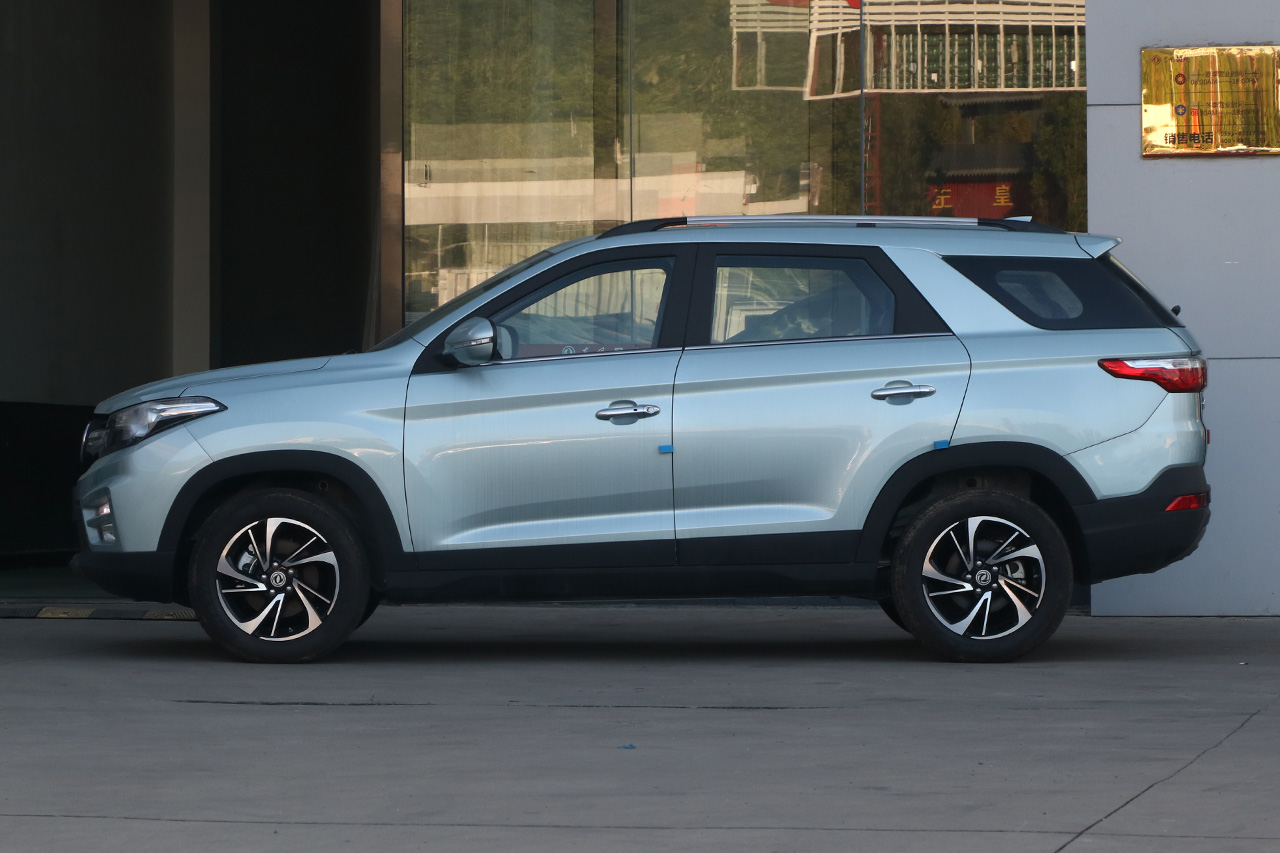 2018款风光S560 1.8L手动豪华型7座