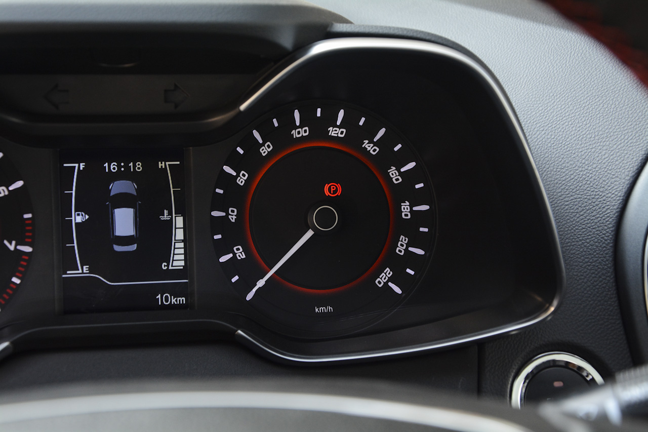 2018款艾瑞泽5 1.5L手动致敬青春版