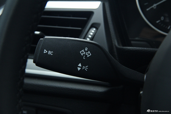 2017款宝马1系120i自动设计套装型 