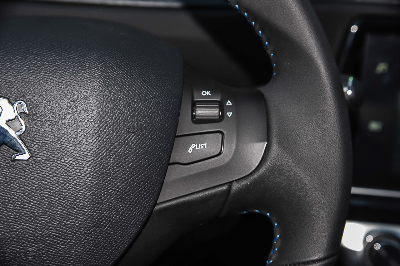 2016款标致308 1.2T自动豪华版