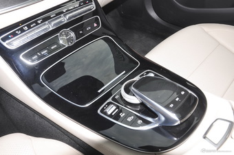 2016款奔驰E级2.0T自动E300L 运动豪华型