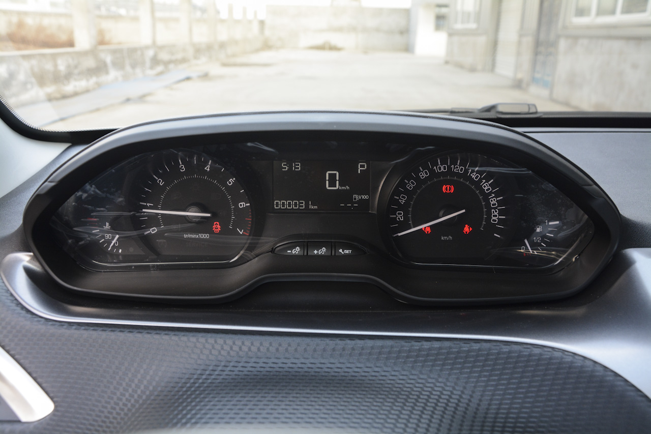 2018款标致2008 1.6L自动潮流版