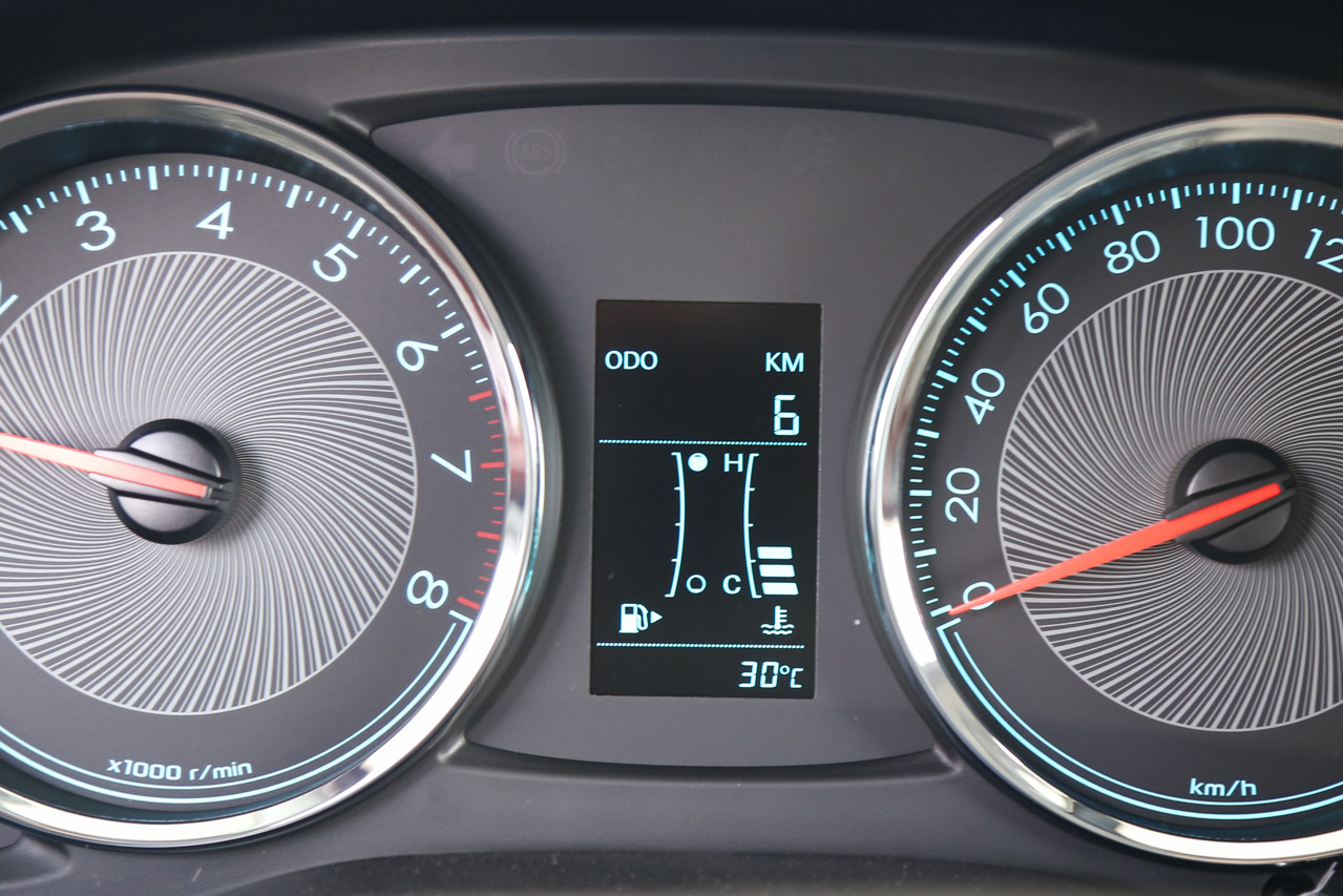 2016款雪佛兰乐风RV 1.5L手动畅行版 雪域白