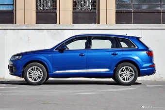 2018款奥迪Q7 2.0T自动40TFSI S line运动型