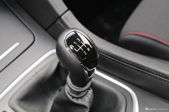 2017款宝骏560 1.5T 手动舒适型7座 