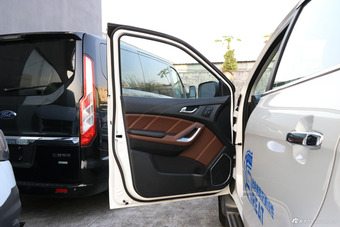 2017款驭胜S350 2.0T自动两驱柴油豪华天窗版5座