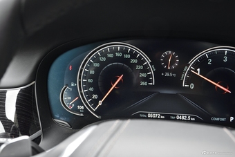 2018款宝马7系730Li 2.0T自动尊享型M运动套装