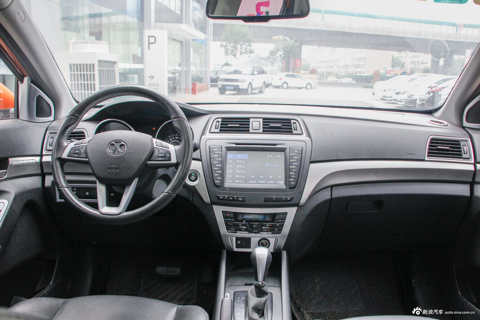 2015款绅宝X65 2.0T自动豪华型 烈焰橙