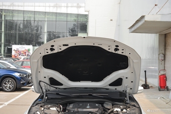 2018款宝马7系730Li 2.0T自动尊享型M运动套装