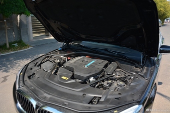 2017款宝马7系740Le插电混动