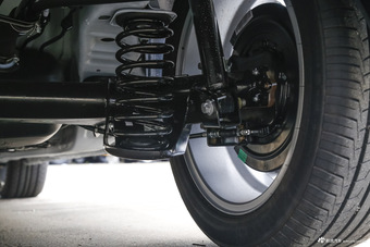 2016款艾瑞泽5 1.5L自动领锐版 俊逸白