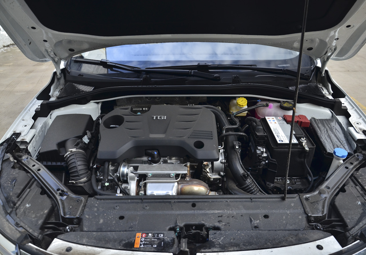 2017款荣威i6 1.5T自动互联网智尊版20T