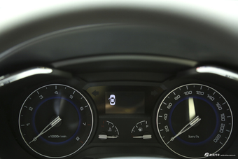 长安悦翔V7 1.0T GDI