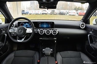 2019款奔驰A级 1.3T自动200 L运动轿车先行特别版