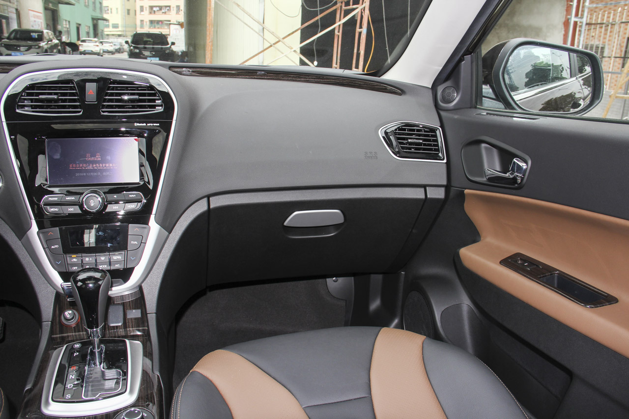 2016款传祺GS5 Super 1.8T自动四驱周年纪念版