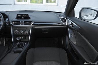 2018款马自达CX-4 2.0L手动两驱蓝天活力版