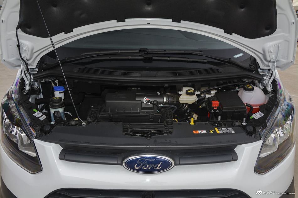 2017款新全顺 2.0T自动汽油多功能商用车短轴低顶