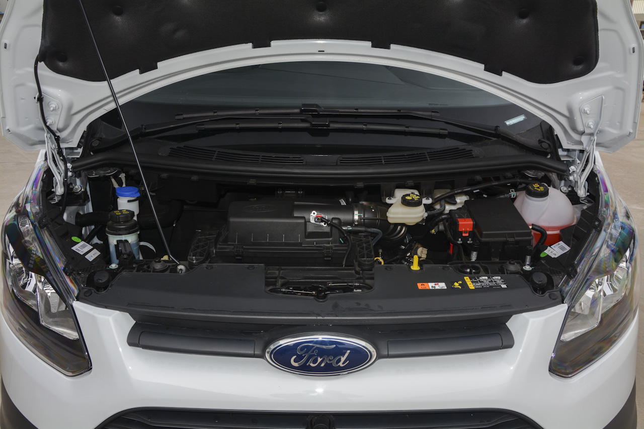 2017款新全顺 2.0T自动汽油多功能商用车短轴低顶图片