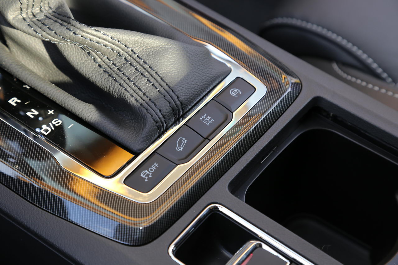 2017款锐腾2.0T 30T自动四驱旗舰版