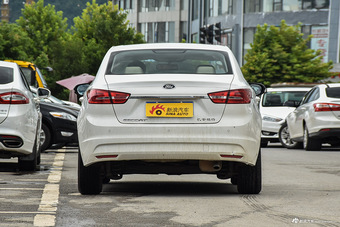 2015款福睿斯1.5L自动时尚型