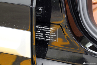 2017款众泰SR9 2.0T自动极致之光版