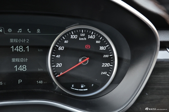 2017款宝骏560 1.5T DCT旗舰型