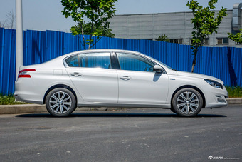 2015款东风标致408 1.2T自动豪华版