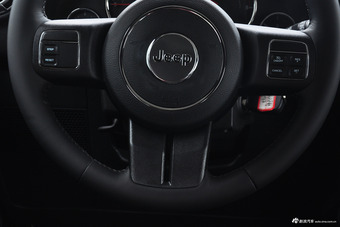 2015款牧马人2.8TD自动四门舒享版Sahara