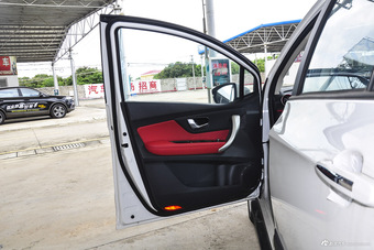 2016款哈弗H1 1.5L自动标准型蓝标改款 钛白