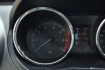 2016款北汽幻速S3 1.5L手动舒适型 朱鹭白