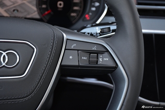 2018款奥迪A8L 3.0T自动55 TFSI quattro尊贵型