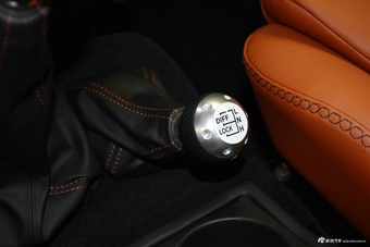 2016款卫士斯达泰克110 2.2L柴油68周年纪念版