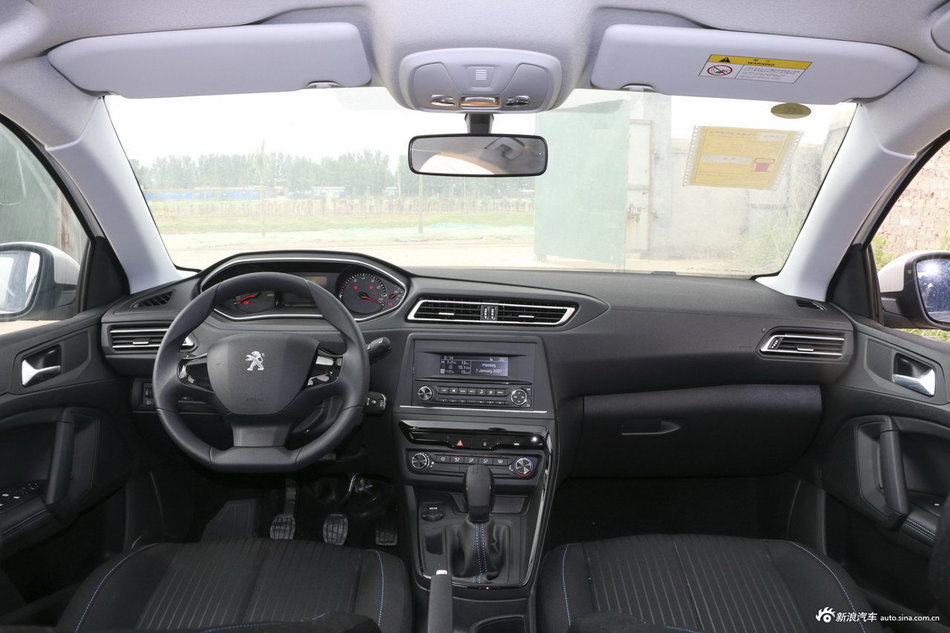 2018款标致308 1.6L手动时尚版