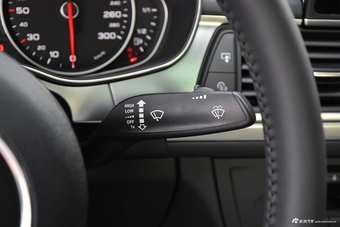 2018款奥迪A6L 3.0T自动30周年年型 45 TFSI quattro 运动型