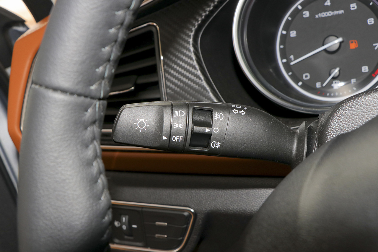 2017款众泰T300 1.5L手动尊享型