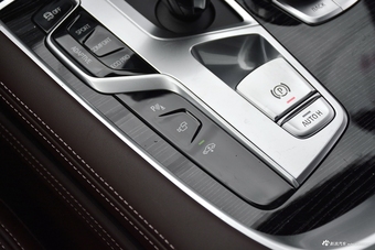 2018款宝马7系740Li 3.0T自动领先型M运动套装