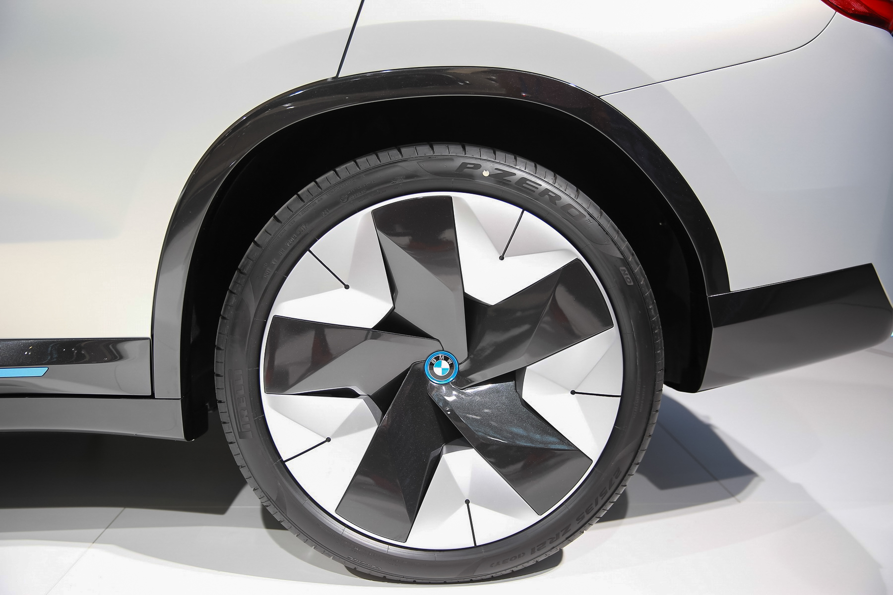 实拍|宝马iX3概念车 华晨宝马工厂生产