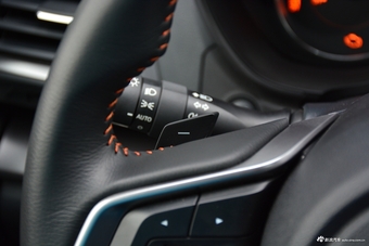 2018款斯巴鲁XV 2.0L自动全驱尊贵版EyeSight