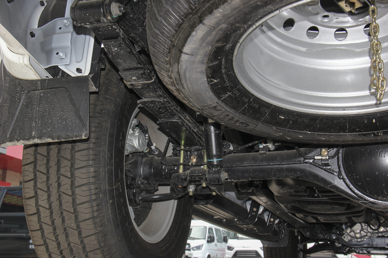 2017款域虎7 2.4T手动柴油两驱豪华版JX4D24A5L