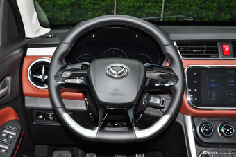 2016款北汽幻速S3L 1.5L手动尊享型