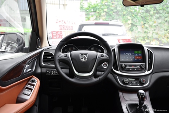 2017款宝骏560律动版1.5T手动乐享型