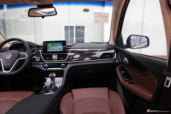 2017款宝骏560 1.5T DCT尊享型