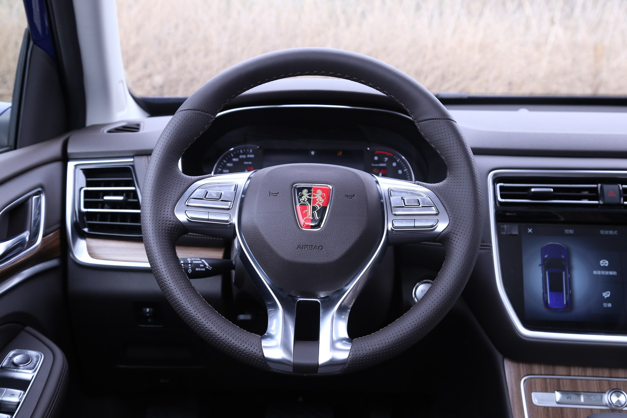 2018款荣威RX8 2.0T自动智联网四驱至尊版