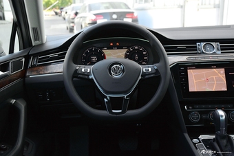 2018款迈腾2.0T自动380TSI DSG尊贵型